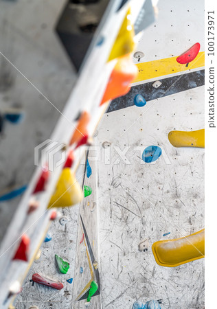 artificial climbing wall with grips and carabiners in the interior artificial climbing wall with grips and carabiners in the interior 100173971