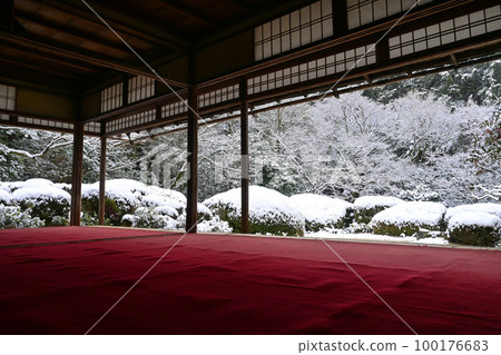 Shisendo Jozanji Temple in Kyoto City Snow scene in the Chinese style garden Shisendo Jozanji Temple in Kyoto City Snow scene in the Chinese style garden 100176683