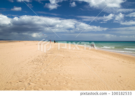 Bathing and recreation paradise, the beautiful wide sandy beach and lagoon of Risco del Paso 100182533