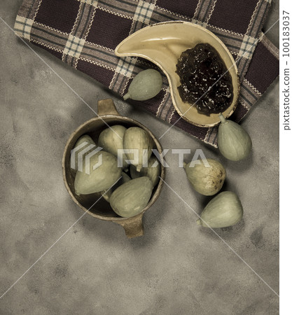 Fresh figs with ingredients on the table. 100183037