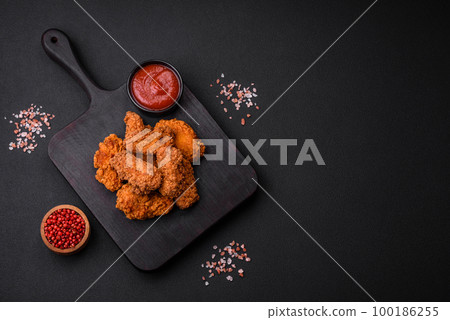 Delicious crispy breaded chicken wings grilled with spices and herbs 100186255