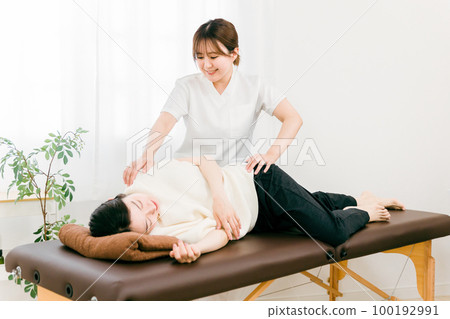 A woman who is a physiotherapist, masseuse, and therapist who corrects the pelvis at an osteopathic clinic 100192991