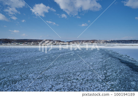 Hokkaido Drift ice at Abashiri Port seen from a boat Hokkaido Drift ice at Abashiri Port seen from a boat 100194189