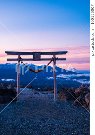 Dawn of Kurumayama (View of Yatsugatake and Mt. Fuji from Kurumayama Shrine) Dawn of Kurumayama (View of Yatsugatake and Mt. Fuji from Kurumayama Shrine) 100196007