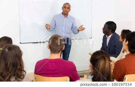Coach conducts business training at university Coach conducts business training at university 100197554