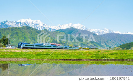 Northern Alps, Ushiro Tateyama mountain range and limited express Azusa seen from Omachi City (May) Northern Alps, Ushiro Tateyama mountain range and limited express Azusa seen from Omachi City (May) 100197941