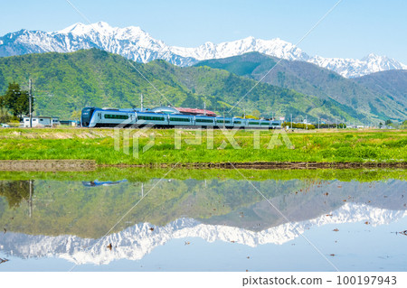 Northern Alps, Ushiro Tateyama mountain range and limited express Azusa seen from Omachi City (May) 100197943