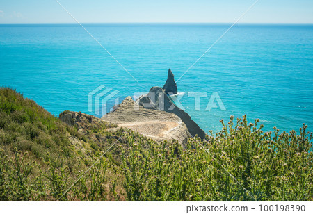 The scenery view of Cape Kidnappers an iconic famous landscape of Hawke's Bay region, New Zealand. The cape has been identified as an Important Bird Area. 100198390