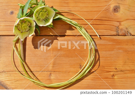 Christmas Rose and Bear Grass Fresh Wreath 100201149