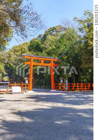 Kyoto Shimogamo Shrine South Exit Torii Second Torii Kyoto Shimogamo Shrine South Exit Torii Second Torii 100203335