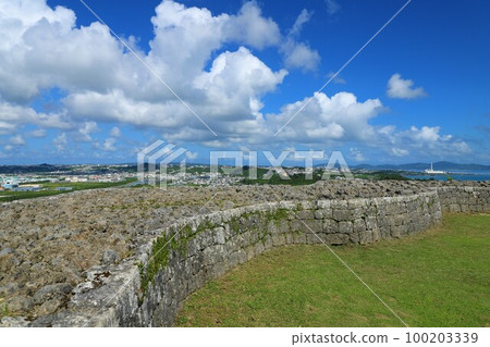 從第一個圍欄看勝蓮城 100203339