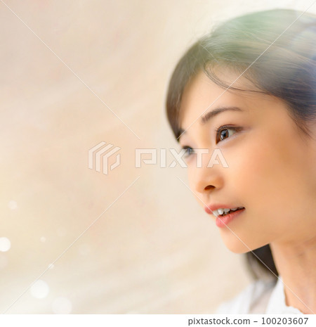 Women in their twenties 100203607