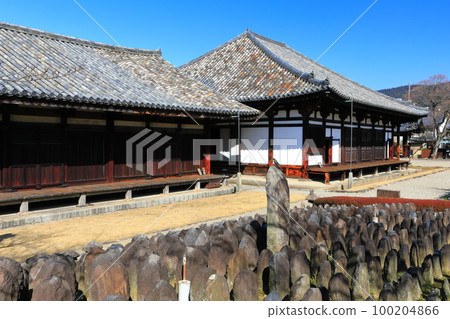 [Nara Prefecture] Gokurakubo Main Hall and Zen Room at Gangoji Temple in sunny weather 100204866