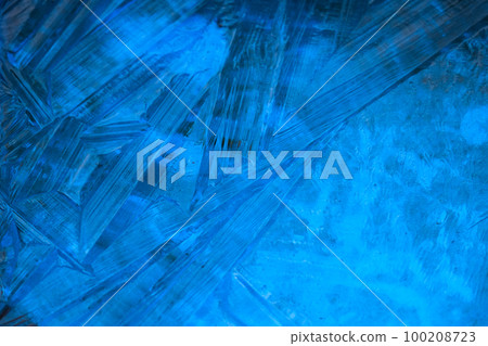 藍色結冰的冰晶 藍色結冰的冰晶 100208723