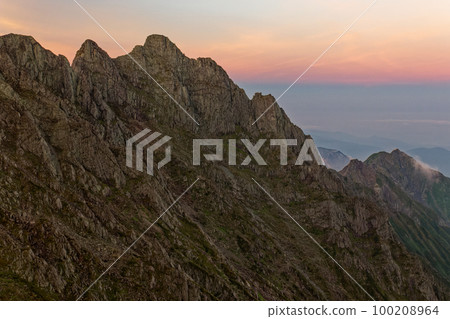 Gendarme and Mt. Nishihotaka at dawn seen from Mt. Karasawa in the Northern Alps 100208964