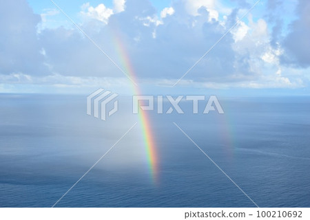 東海上空的神秘彩虹奄美大島大和村 東海上空的神秘彩虹奄美大島大和村 100210692