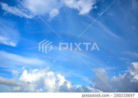 Yamato Village, Amami Oshima Mysterious rainbow in the sky after the rain 100210697
