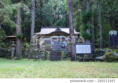 信州、安曇野、賀茂神社、堀金賀茂神社、參拜堂、本殿建於江戶時代,是指定為市文化財產的神社。 信州、安曇野、賀茂神社、堀金賀茂神社、參拜堂、本殿建於江戶時代,是指定為市文化財產的神社。 100211841