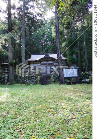 信州、安曇野、賀茂神社、堀金賀茂神社、參拜堂、本殿建於江戶時代,是指定為市文化財產的神社。 信州、安曇野、賀茂神社、堀金賀茂神社、參拜堂、本殿建於江戶時代,是指定為市文化財產的神社。 100211844