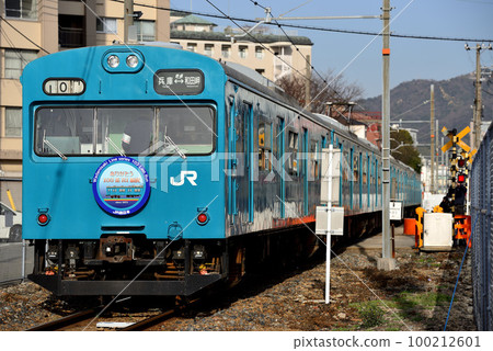 Wadamisaki Line 103 series R1 formation that will be the last active Wadamisaki Line 103 series R1 formation that will be the last active 100212601