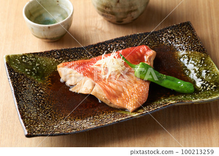 Braised with golden red snapper 100213259