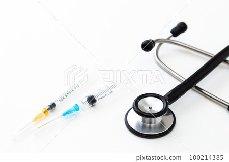 Stethoscope and injection white background 100214385