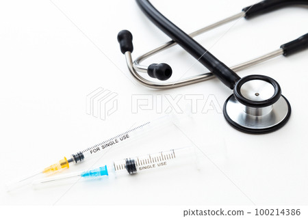Stethoscope and injection white background 100214386