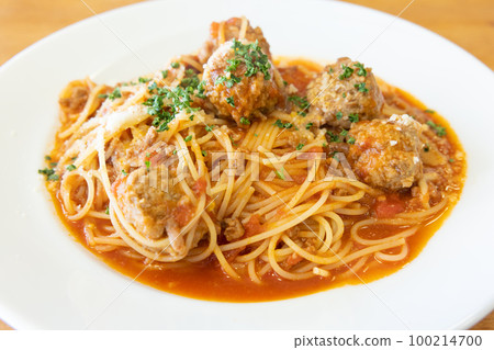 delicious meatball spaghetti 100214700