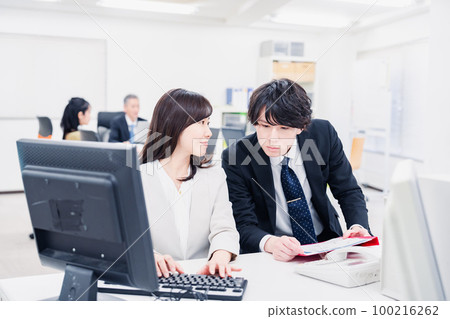 接管業務的商務人士 100216262