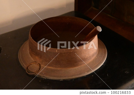 The hearth of an old folk house and a retro living space 100216833