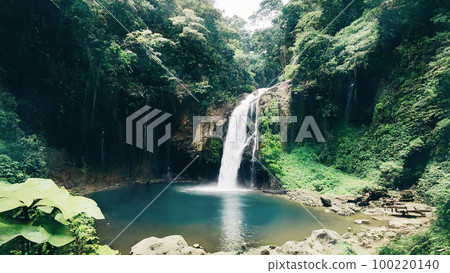 瀑布、盆地、背景素材 100220140