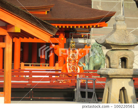 Bugaku at Itsukushima Shrine "Ranling King" 100220561