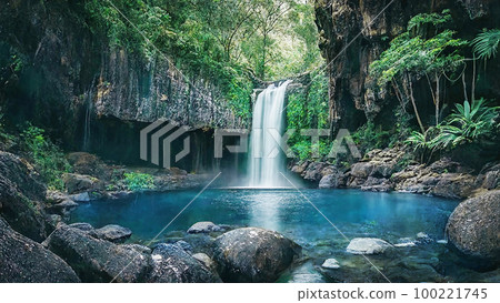瀑布、盆地、背景素材 100221745