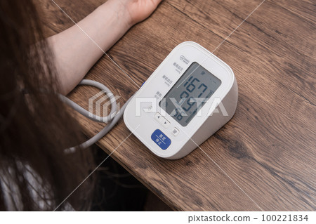 [家庭主婦測血壓偏高] 100221834