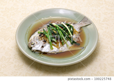 pomfret Chinese steamed 100225748