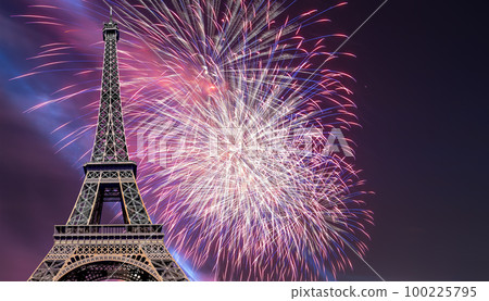 Celebratory colorful fireworks over the Eiffel Tower in Paris, France 100225795