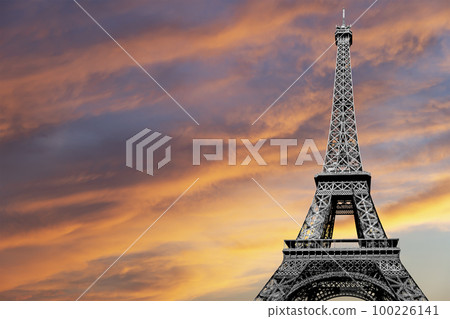 Eiffel Tower against the background of a beautiful sky at sunset. Paris, France 100226141