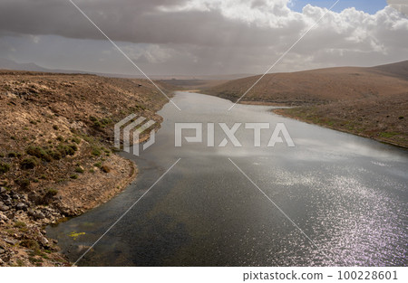 Fresh water reservoir (Embalse) de los Molinos, Fuerteventura 100228601