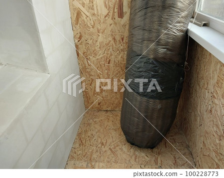 Warming and cladding with slabs of a balcony in an apartment house 100228773