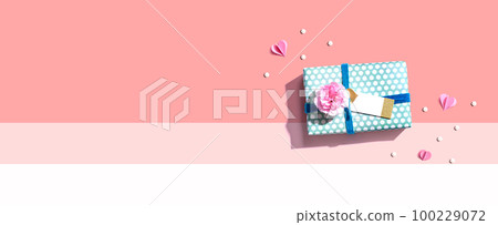Gift box with a pink carnation flower Gift box with a pink carnation flower 100229072