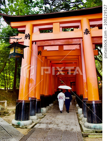 Fushimi Inari Shrine Couple Sharing an Umbrella Fushimi Inari Shrine Couple Sharing an Umbrella 100229527