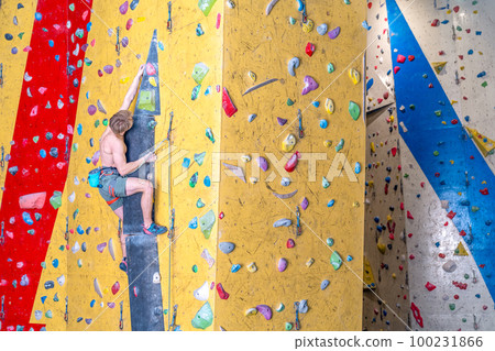 climbing artificial climbing walls with belay rope climbing artificial climbing walls with belay rope 100231866