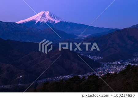 (山梨縣)黎明時從富士山看到的富士山 (山梨縣)黎明時從富士山看到的富士山 100234620