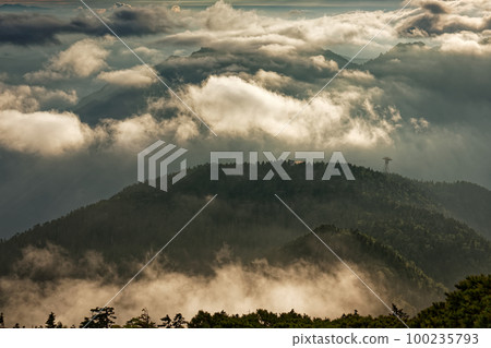 Shinhotaka Ropeway Station at dusk seen from near Nishiho Sanso in the Northern Alps 100235793