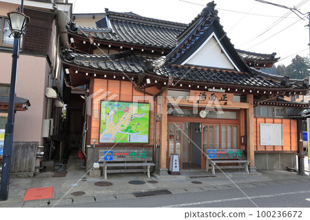 擁有 1300 年曆史的湯田川溫泉公共浴室 100236672