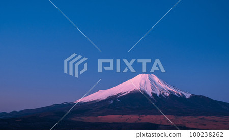 黎明時分的富士山 100238262