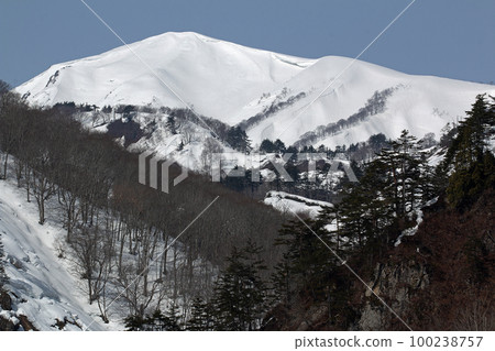 Mount Asakusa in early spring - from Lake Tadami, Tadami Town, Fukushima Prefecture 100238757