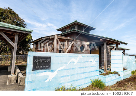 Oi River Mouth Wild Bird Park, located at the mouth of the Oi River in Yaizu City, Shizuoka Prefecture 100239367