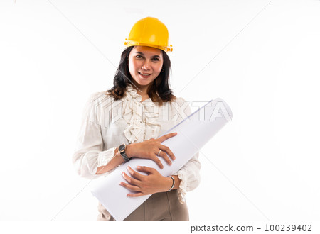 a female architect standing with the blueprint at her hand 100239402