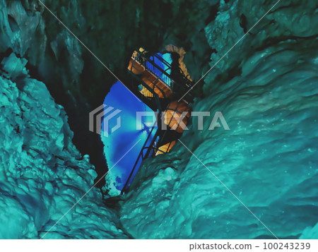 Flow of water in Ryusendo Cave Flow of water in Ryusendo Cave 100243239